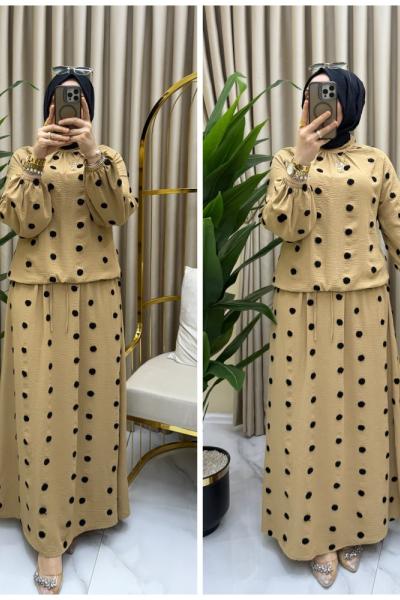 Puantiyeli. Takım Bej